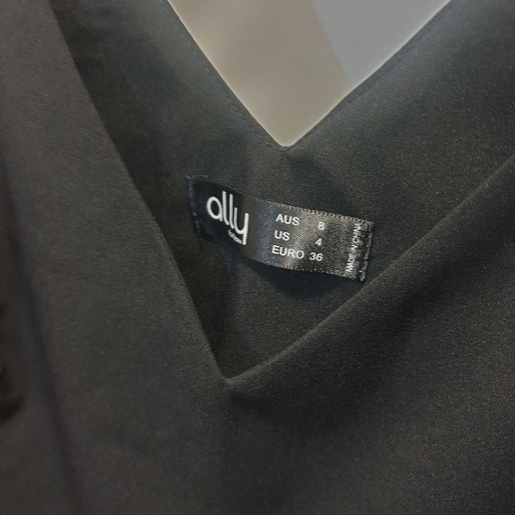 Ally Fashion v neck - Picture 3 of 3